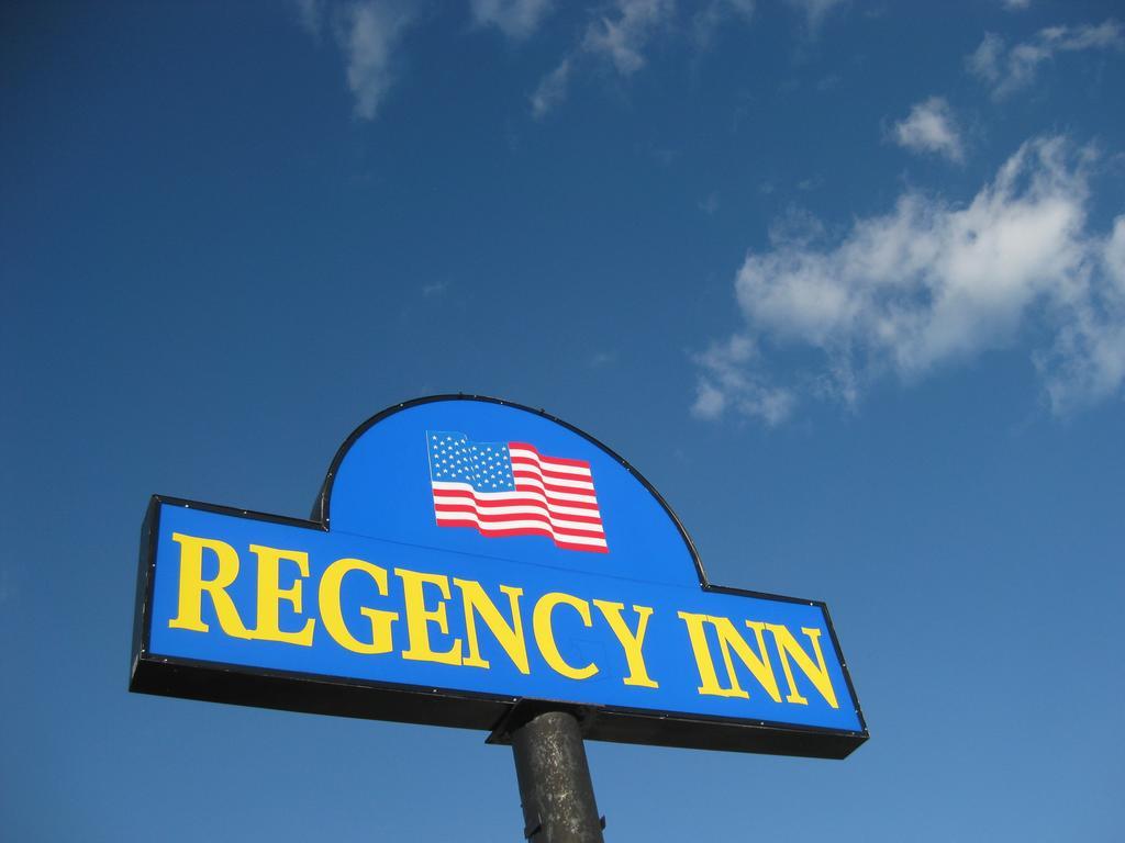 Regency Inn Of เนเปอร์วิลล์ ภายนอก รูปภาพ