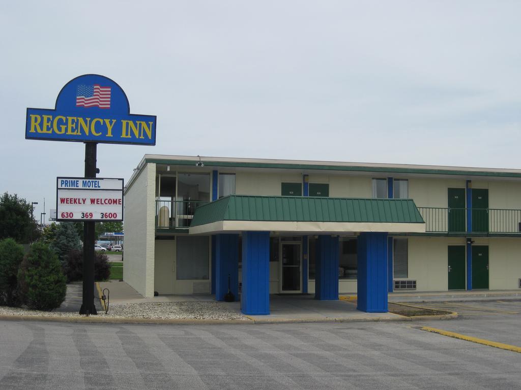Regency Inn Of เนเปอร์วิลล์ ภายนอก รูปภาพ
