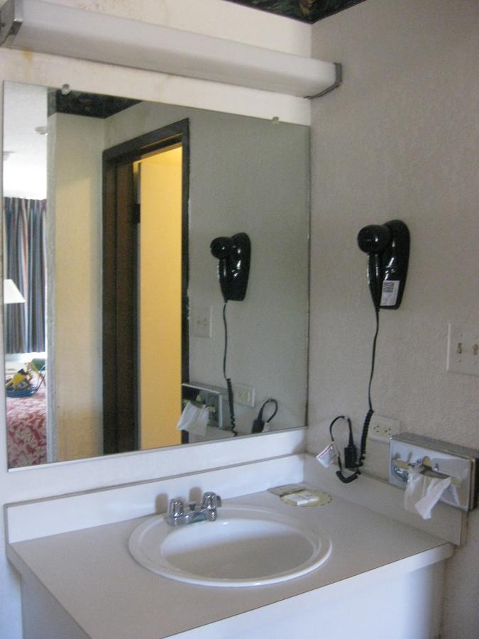Regency Inn Of เนเปอร์วิลล์ ภายนอก รูปภาพ
