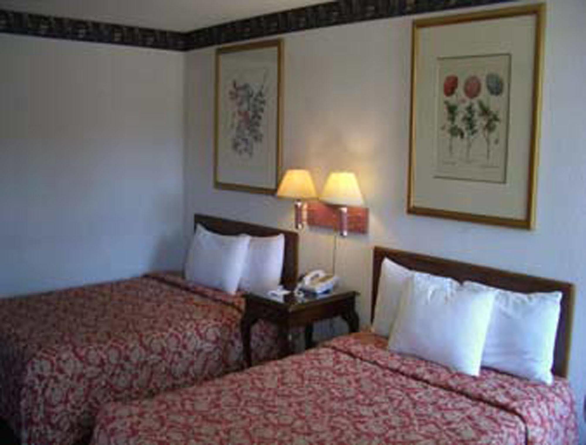 Regency Inn Of เนเปอร์วิลล์ ภายนอก รูปภาพ