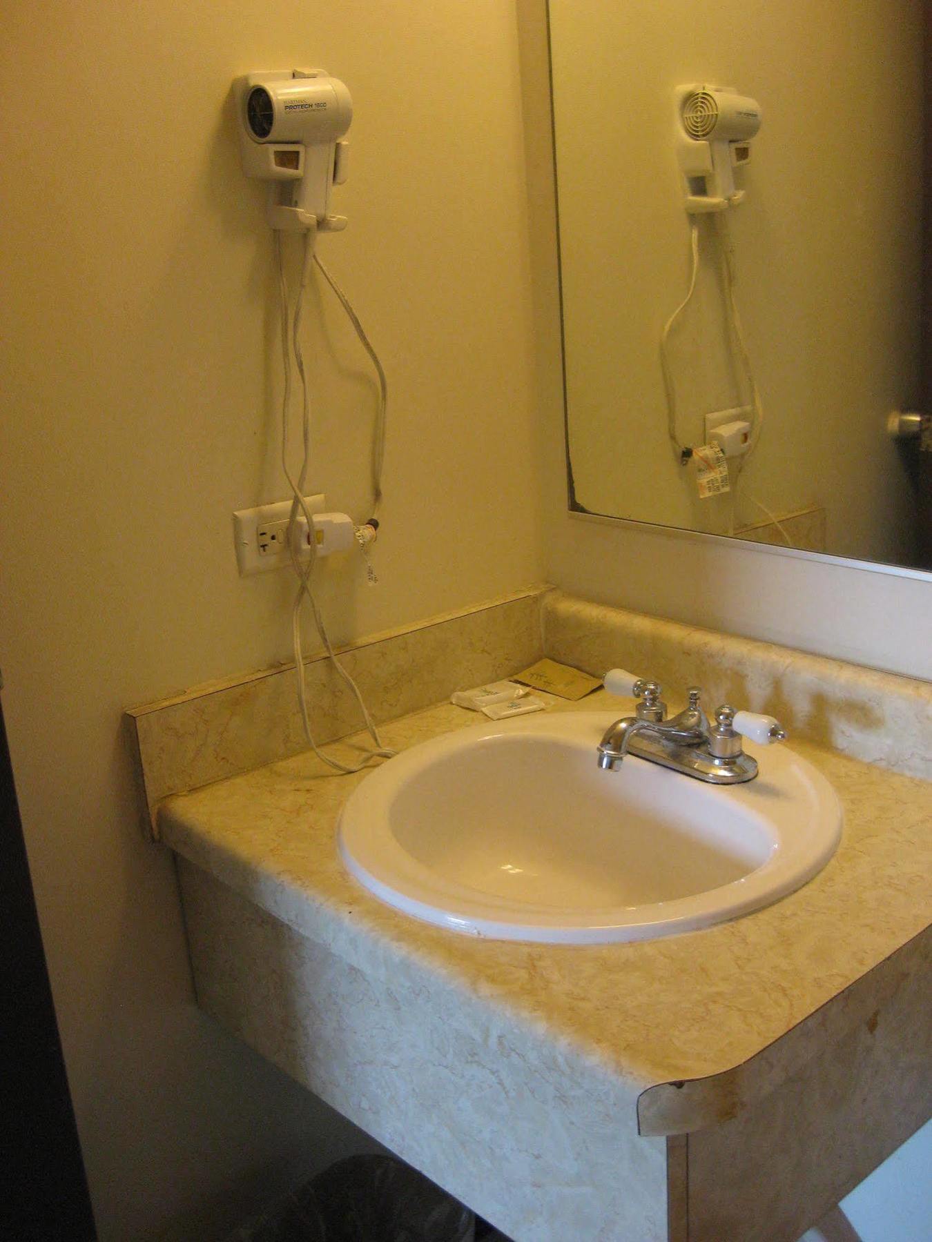 Regency Inn Of เนเปอร์วิลล์ ภายนอก รูปภาพ